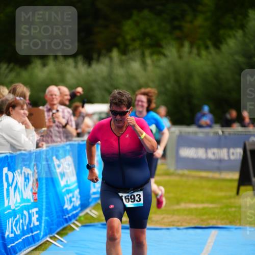 30.08.2026 - Elbe Triathlon Hamburg LAZAROV Photography http://msf.ph/oto/10069105 30.08.2026 12:33:34 Ziel 1651, 1693 meine-sportfotos.de