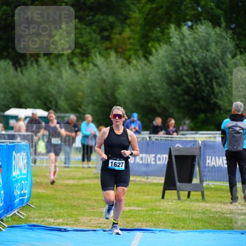 30.08.2026 - Elbe Triathlon Hamburg LAZAROV Photography http://msf.ph/oto/10069145 30.08.2026 12:33:46 Ziel 1627 meine-sportfotos.de