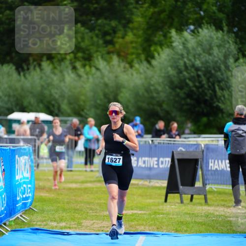 30.08.2026 - Elbe Triathlon Hamburg LAZAROV Photography http://msf.ph/oto/10069148 30.08.2026 12:33:46 Ziel 1627 meine-sportfotos.de