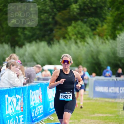 30.08.2026 - Elbe Triathlon Hamburg LAZAROV Photography http://msf.ph/oto/10069173 30.08.2026 12:33:48 Ziel 1592, 1627 meine-sportfotos.de
