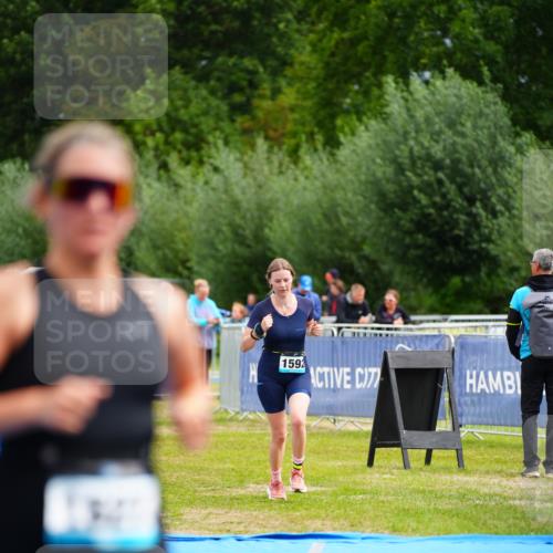 30.08.2026 - Elbe Triathlon Hamburg LAZAROV Photography http://msf.ph/oto/10069179 30.08.2026 12:33:51 Ziel 1592, 1627 meine-sportfotos.de