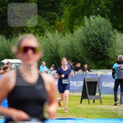 30.08.2026 - Elbe Triathlon Hamburg LAZAROV Photography http://msf.ph/oto/10069181 30.08.2026 12:33:51 Ziel 1592, 1627 meine-sportfotos.de