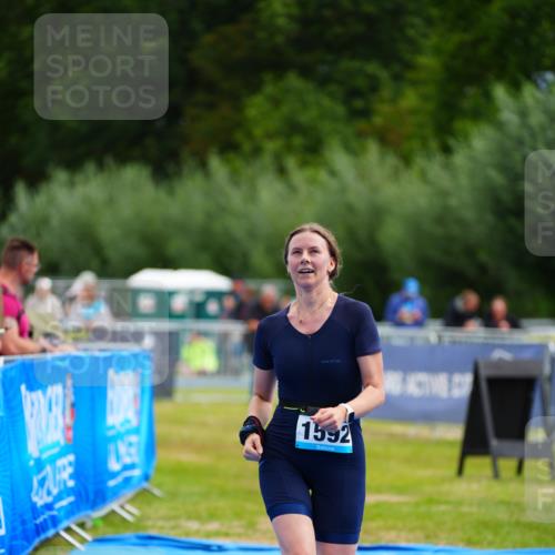 30.08.2026 - Elbe Triathlon Hamburg LAZAROV Photography http://msf.ph/oto/10069185 30.08.2026 12:33:54 Ziel 1592 meine-sportfotos.de