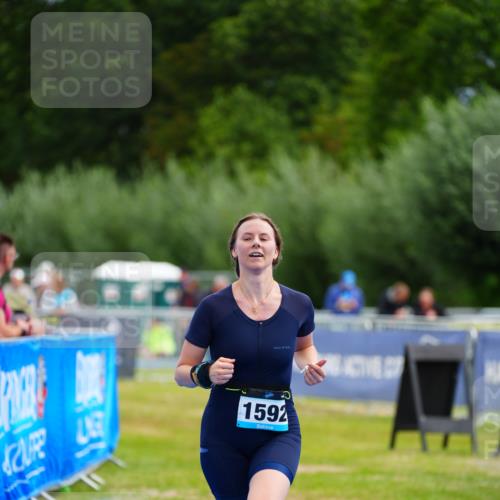30.08.2026 - Elbe Triathlon Hamburg LAZAROV Photography http://msf.ph/oto/10069188 30.08.2026 12:33:55 Ziel 1592 meine-sportfotos.de