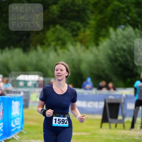 30.08.2026 - Elbe Triathlon Hamburg LAZAROV Photography http://msf.ph/oto/10069191 30.08.2026 12:33:55 Ziel 1592 meine-sportfotos.de