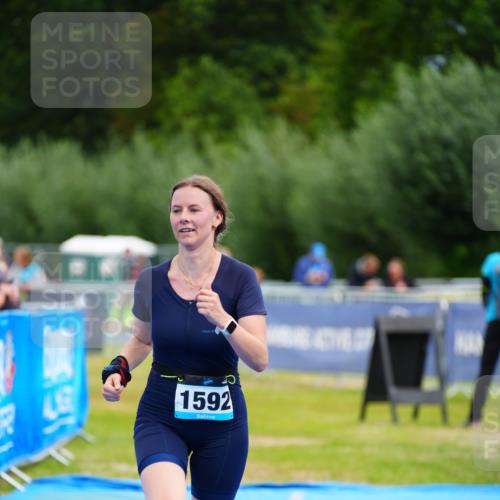 30.08.2026 - Elbe Triathlon Hamburg LAZAROV Photography http://msf.ph/oto/10069195 30.08.2026 12:33:55 Ziel 1592 meine-sportfotos.de