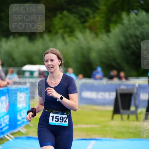 30.08.2026 - Elbe Triathlon Hamburg LAZAROV Photography http://msf.ph/oto/10069198 30.08.2026 12:33:55 Ziel 1592 meine-sportfotos.de