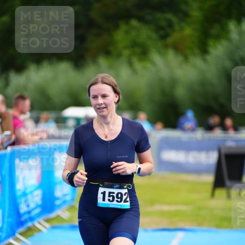 30.08.2026 - Elbe Triathlon Hamburg LAZAROV Photography http://msf.ph/oto/10069200 30.08.2026 12:33:55 Ziel 1592 meine-sportfotos.de