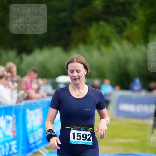 30.08.2026 - Elbe Triathlon Hamburg LAZAROV Photography http://msf.ph/oto/10069205 30.08.2026 12:33:56 Ziel 1592 meine-sportfotos.de