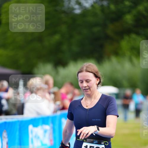 30.08.2026 - Elbe Triathlon Hamburg LAZAROV Photography http://msf.ph/oto/10069211 30.08.2026 12:33:56 Ziel 1592 meine-sportfotos.de