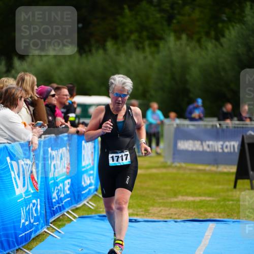 30.08.2026 - Elbe Triathlon Hamburg LAZAROV Photography http://msf.ph/oto/10069213 30.08.2026 12:34:21 Ziel 1717 meine-sportfotos.de
