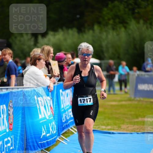 30.08.2026 - Elbe Triathlon Hamburg LAZAROV Photography http://msf.ph/oto/10069222 30.08.2026 12:34:22 Ziel 1717 meine-sportfotos.de