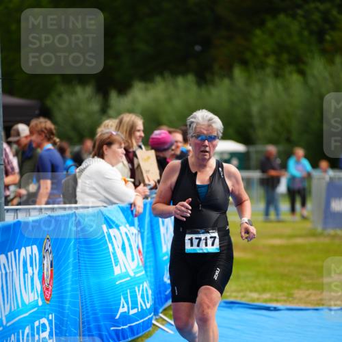 30.08.2026 - Elbe Triathlon Hamburg LAZAROV Photography http://msf.ph/oto/10069225 30.08.2026 12:34:22 Ziel 1717 meine-sportfotos.de