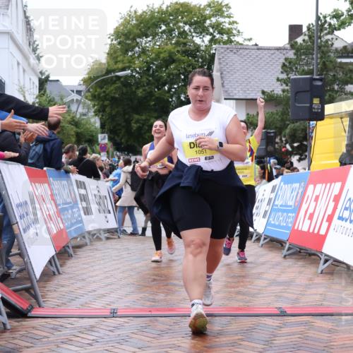 30.08.2026 - Blankeneser Heldenlauf Lena Gebhardt http://msf.ph/oto/10069234 30.08.2026 10:03:10 Ziel 1051, 1695, 1785 meine-sportfotos.de