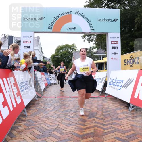 30.08.2026 - Blankeneser Heldenlauf Lena Gebhardt http://msf.ph/oto/10069241 30.08.2026 10:03:10 Ziel 1051, 1695, 1785 meine-sportfotos.de