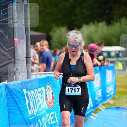 30.08.2026 - Elbe Triathlon Hamburg LAZAROV Photography http://msf.ph/oto/10069242 30.08.2026 12:34:23 Ziel 1717 meine-sportfotos.de