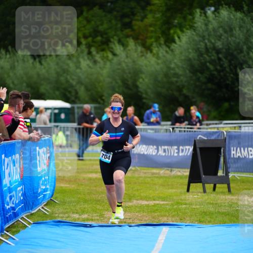 30.08.2026 - Elbe Triathlon Hamburg LAZAROV Photography http://msf.ph/oto/10069254 30.08.2026 12:35:03 Ziel 1704 meine-sportfotos.de