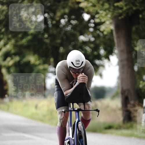 30.08.2026 - Elbe Triathlon Hamburg Michael Burmester http://msf.ph/oto/10069283 30.08.2026 09:40:58 Radfahren 245, 251, 341, 347, 351, 382, 581 meine-sportfotos.de