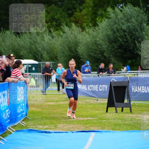 30.08.2026 - Elbe Triathlon Hamburg LAZAROV Photography http://msf.ph/oto/10069302 30.08.2026 12:35:10 Ziel 1674, 1704 meine-sportfotos.de