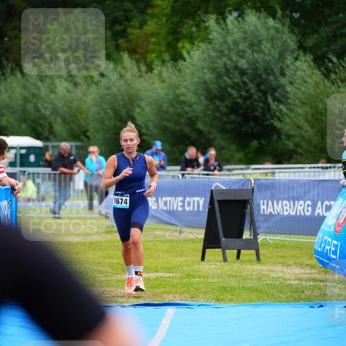 30.08.2026 - Elbe Triathlon Hamburg LAZAROV Photography http://msf.ph/oto/10069310 30.08.2026 12:35:11 Ziel 1674 meine-sportfotos.de