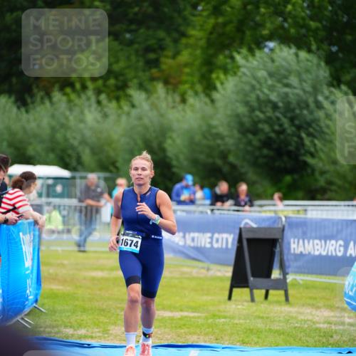 30.08.2026 - Elbe Triathlon Hamburg LAZAROV Photography http://msf.ph/oto/10069313 30.08.2026 12:35:12 Ziel 1674 meine-sportfotos.de