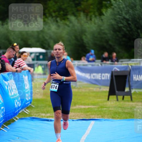 30.08.2026 - Elbe Triathlon Hamburg LAZAROV Photography http://msf.ph/oto/10069314 30.08.2026 12:35:13 Ziel 1674 meine-sportfotos.de