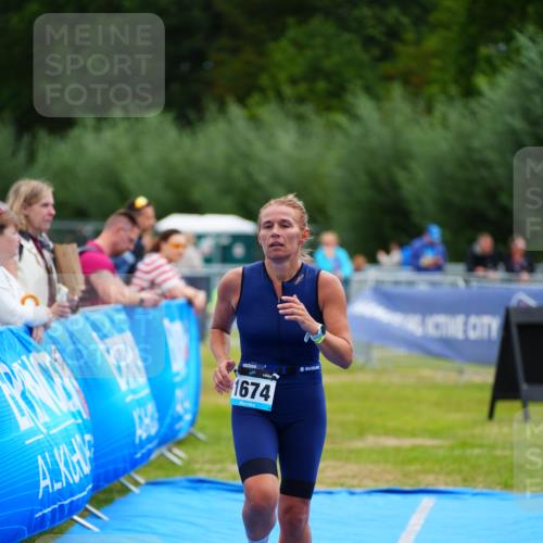 30.08.2026 - Elbe Triathlon Hamburg LAZAROV Photography http://msf.ph/oto/10069318 30.08.2026 12:35:13 Ziel 1674 meine-sportfotos.de