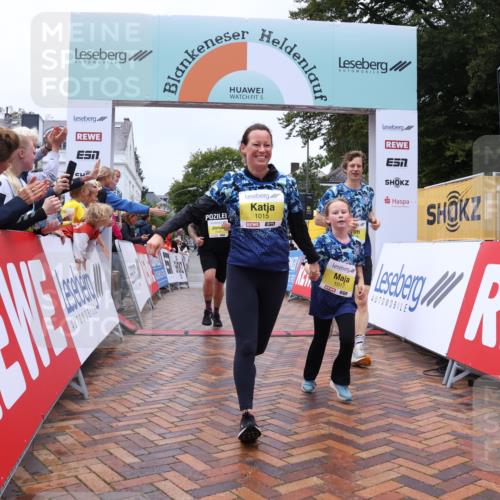 30.08.2026 - Blankeneser Heldenlauf Lena Gebhardt http://msf.ph/oto/10069325 30.08.2026 10:03:44 Ziel 1015, 1017, 1540 meine-sportfotos.de