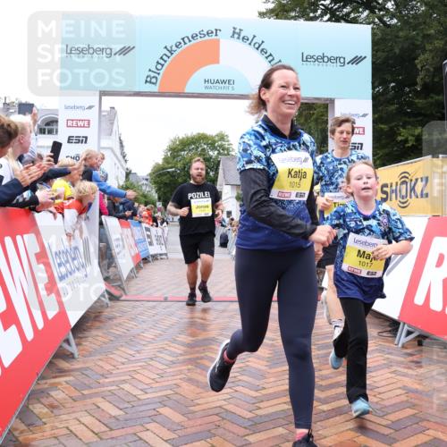 30.08.2026 - Blankeneser Heldenlauf Lena Gebhardt http://msf.ph/oto/10069333 30.08.2026 10:03:44 Ziel 1015, 1017, 1540 meine-sportfotos.de