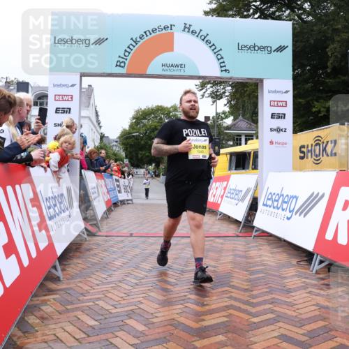 30.08.2026 - Blankeneser Heldenlauf Lena Gebhardt http://msf.ph/oto/10069342 30.08.2026 10:03:45 Ziel 1015, 1017, 1540 meine-sportfotos.de