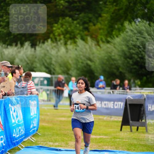 30.08.2026 - Elbe Triathlon Hamburg LAZAROV Photography http://msf.ph/oto/10069362 30.08.2026 12:35:59 Ziel 1476 meine-sportfotos.de