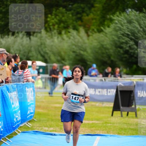 30.08.2026 - Elbe Triathlon Hamburg LAZAROV Photography http://msf.ph/oto/10069368 30.08.2026 12:35:59 Ziel 1476 meine-sportfotos.de