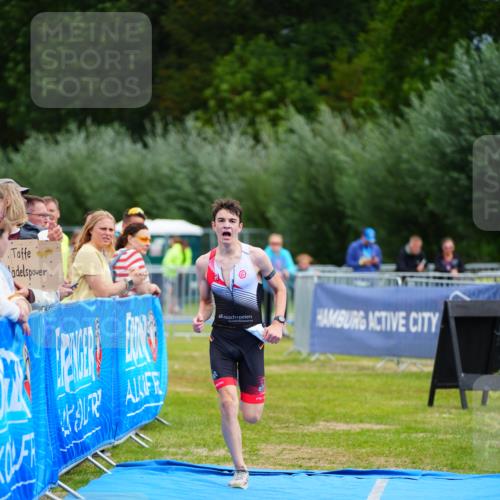 30.08.2026 - Elbe Triathlon Hamburg LAZAROV Photography http://msf.ph/oto/10069380 30.08.2026 12:36:11 Ziel 1740 meine-sportfotos.de