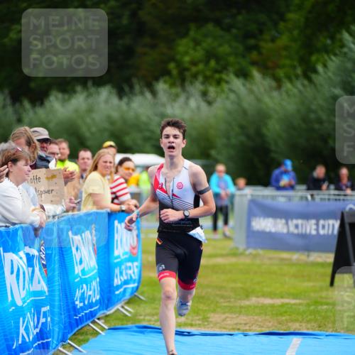 30.08.2026 - Elbe Triathlon Hamburg LAZAROV Photography http://msf.ph/oto/10069384 30.08.2026 12:36:12 Ziel 1740 meine-sportfotos.de