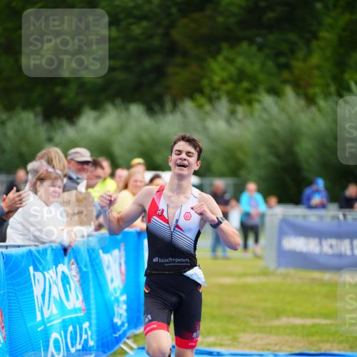 30.08.2026 - Elbe Triathlon Hamburg LAZAROV Photography http://msf.ph/oto/10069388 30.08.2026 12:36:12 Ziel 1740 meine-sportfotos.de