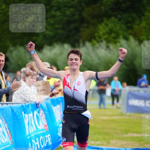 30.08.2026 - Elbe Triathlon Hamburg LAZAROV Photography http://msf.ph/oto/10069391 30.08.2026 12:36:13 Ziel 1740 meine-sportfotos.de