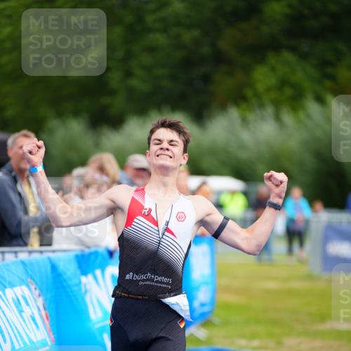 30.08.2026 - Elbe Triathlon Hamburg LAZAROV Photography http://msf.ph/oto/10069398 30.08.2026 12:36:13 Ziel 1740 meine-sportfotos.de