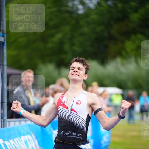 30.08.2026 - Elbe Triathlon Hamburg LAZAROV Photography http://msf.ph/oto/10069400 30.08.2026 12:36:13 Ziel 1740 meine-sportfotos.de