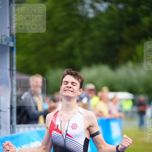 30.08.2026 - Elbe Triathlon Hamburg LAZAROV Photography http://msf.ph/oto/10069403 30.08.2026 12:36:13 Ziel 1740 meine-sportfotos.de