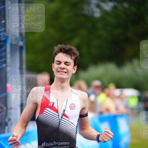 30.08.2026 - Elbe Triathlon Hamburg LAZAROV Photography http://msf.ph/oto/10069406 30.08.2026 12:36:14 Ziel 1740 meine-sportfotos.de