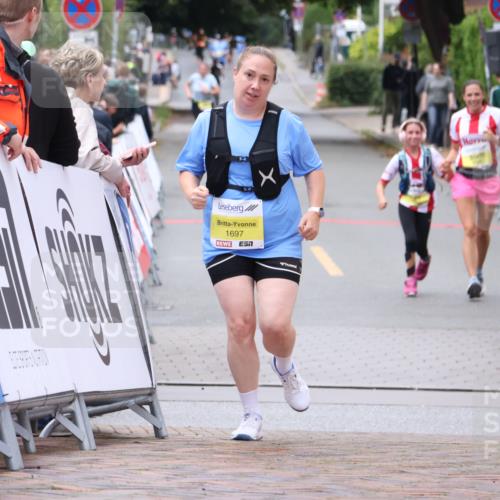 30.08.2026 - Blankeneser Heldenlauf Lena Gebhardt http://msf.ph/oto/10069440 30.08.2026 10:04:09 Ziel  meine-sportfotos.de
