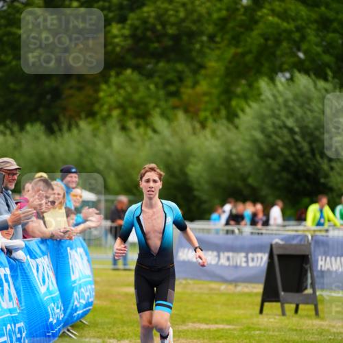 30.08.2026 - Elbe Triathlon Hamburg LAZAROV Photography http://msf.ph/oto/10069499 30.08.2026 12:38:48 Ziel 1724 meine-sportfotos.de