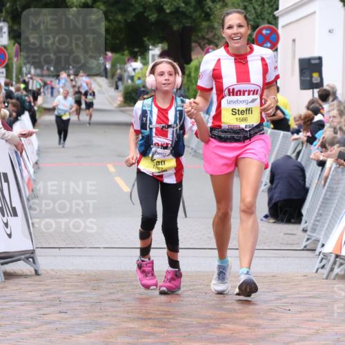 30.08.2026 - Blankeneser Heldenlauf Lena Gebhardt http://msf.ph/oto/10069505 30.08.2026 10:04:18 Ziel 1557, 1566, 1697 meine-sportfotos.de