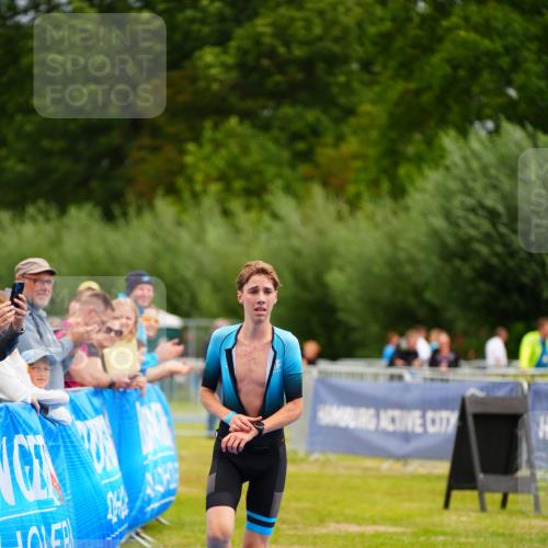 30.08.2026 - Elbe Triathlon Hamburg LAZAROV Photography http://msf.ph/oto/10069507 30.08.2026 12:38:48 Ziel 1724 meine-sportfotos.de