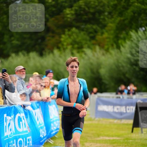 30.08.2026 - Elbe Triathlon Hamburg LAZAROV Photography http://msf.ph/oto/10069511 30.08.2026 12:38:49 Ziel 1724 meine-sportfotos.de
