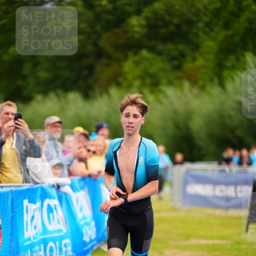 30.08.2026 - Elbe Triathlon Hamburg LAZAROV Photography http://msf.ph/oto/10069516 30.08.2026 12:38:49 Ziel 1724 meine-sportfotos.de