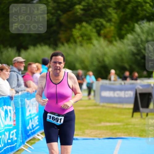 30.08.2026 - Elbe Triathlon Hamburg LAZAROV Photography http://msf.ph/oto/10069525 30.08.2026 12:39:45 Ziel 1691 meine-sportfotos.de