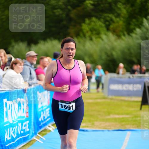 30.08.2026 - Elbe Triathlon Hamburg LAZAROV Photography http://msf.ph/oto/10069528 30.08.2026 12:39:46 Ziel 1691 meine-sportfotos.de