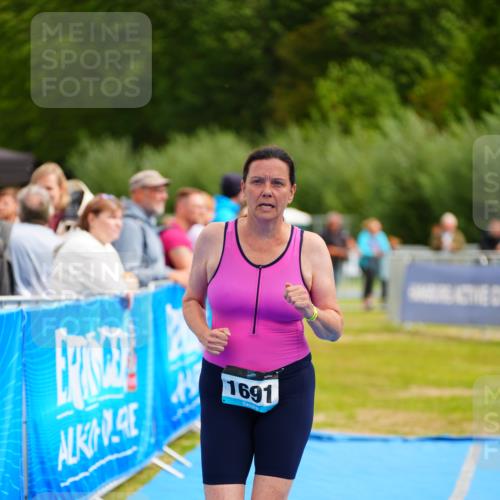 30.08.2026 - Elbe Triathlon Hamburg LAZAROV Photography http://msf.ph/oto/10069532 30.08.2026 12:39:46 Ziel 1691 meine-sportfotos.de
