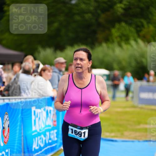 30.08.2026 - Elbe Triathlon Hamburg LAZAROV Photography http://msf.ph/oto/10069538 30.08.2026 12:39:46 Ziel 1691 meine-sportfotos.de